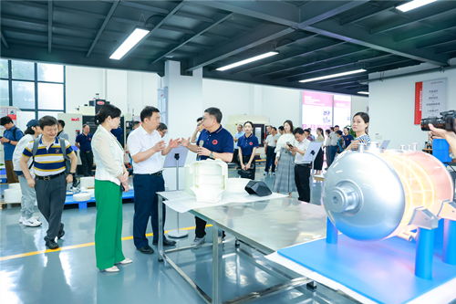 創意變產品摁下“快捷鍵”——麓山實驗室CMF與快速成型服務中心揭牌，代駕服務迎來新突破